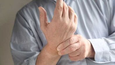 How to be extended by pain in the joints of the fingers